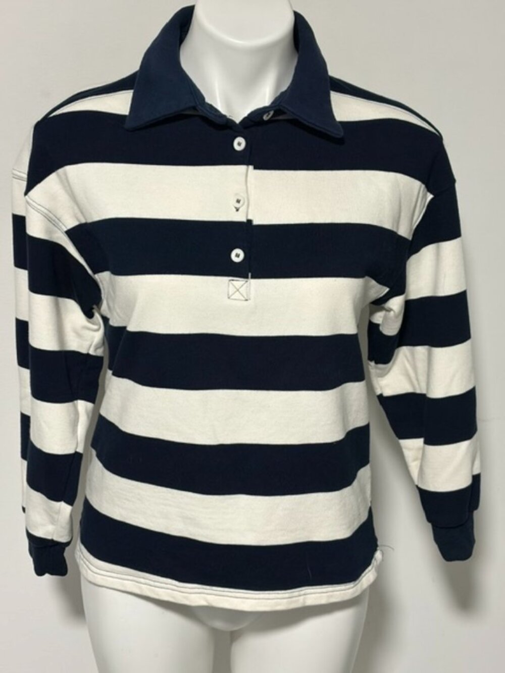 GILLI WOMENS NAVY AND IVORY STRIPED COLLARED TOP XS